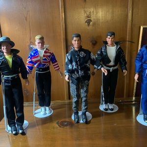 Not available it will not let me delete it. This has been sold.